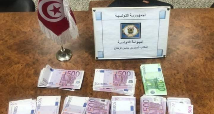 مصالح الديوانة بمطار تونس قرطاج تحجز 111 ألف أورو بحوزة مسافر أجنبي