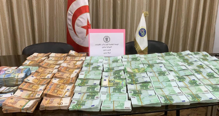 إحباط محاولة تهريب مبلغ من العملة الأجنبية يناهز 1 مليون أورو