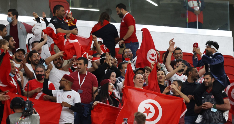 الجالية التونسية تشعل الأجواء في الدوحة بعد تأهل المنتخب الوطني (فيديو)