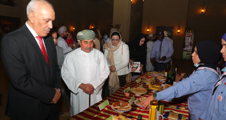 سفير تونس بمسقط يشارك في تظاهرة بمناسبة المهرجان العالمي للخبز