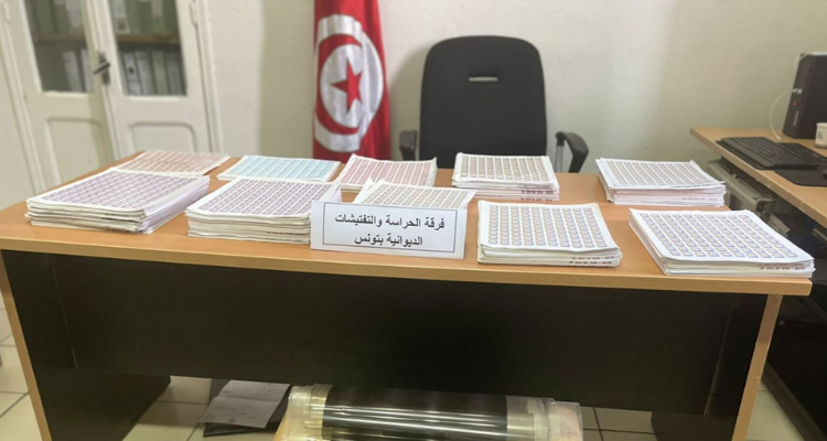 الديوانة تفكك شبكة لتدليس طوابع جبائية خاصة بدولة أجنبية
