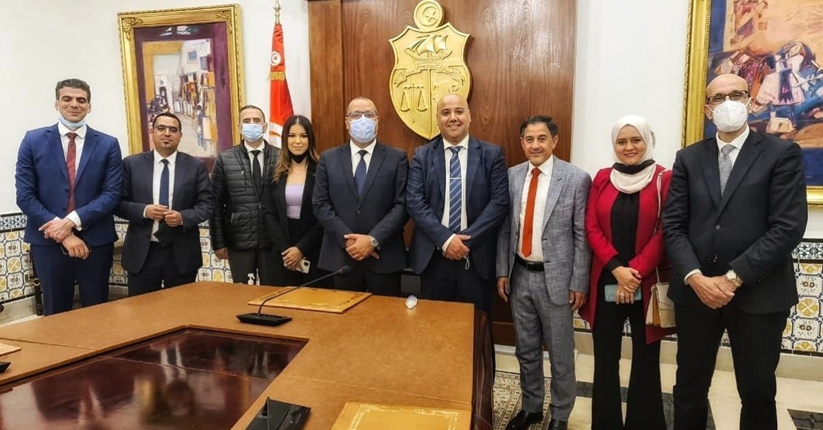 رئيس الحكومة يلتقي بمجموعة من النواب عن التونسيين بالخارج