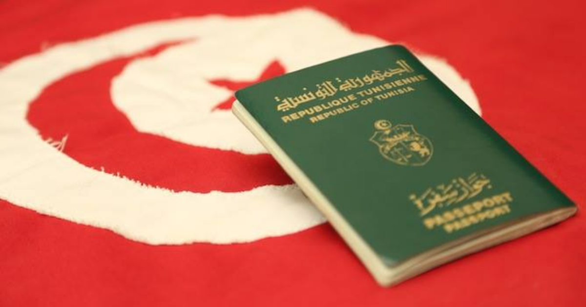 Tunisiens à Paris : protestation sous le slogan « Sayeb El Passeport »