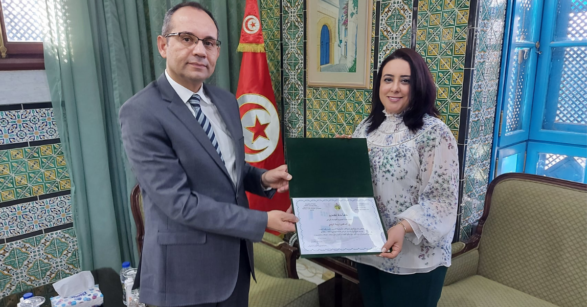 سفير الجمهورية التونسية بالرياض يكرم دكتورة تونسية